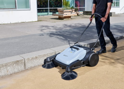 Balayeuse à 2 brosses latérales Nilfisk SW250