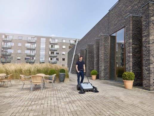 Balayeuse à 2 brosses latérales Nilfisk SW250